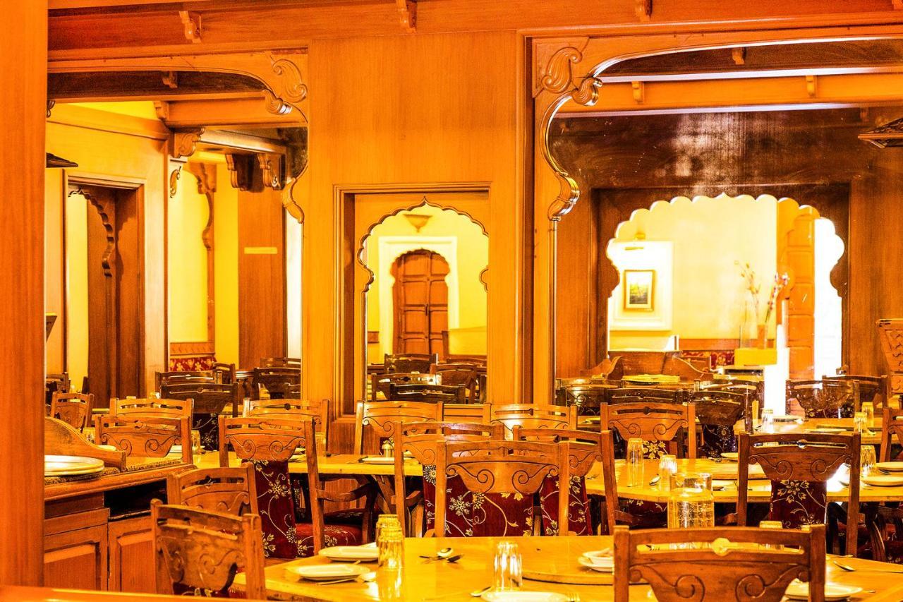 Collection O Hotel Rajwada Near The Pavillion Pune Bagian luar foto