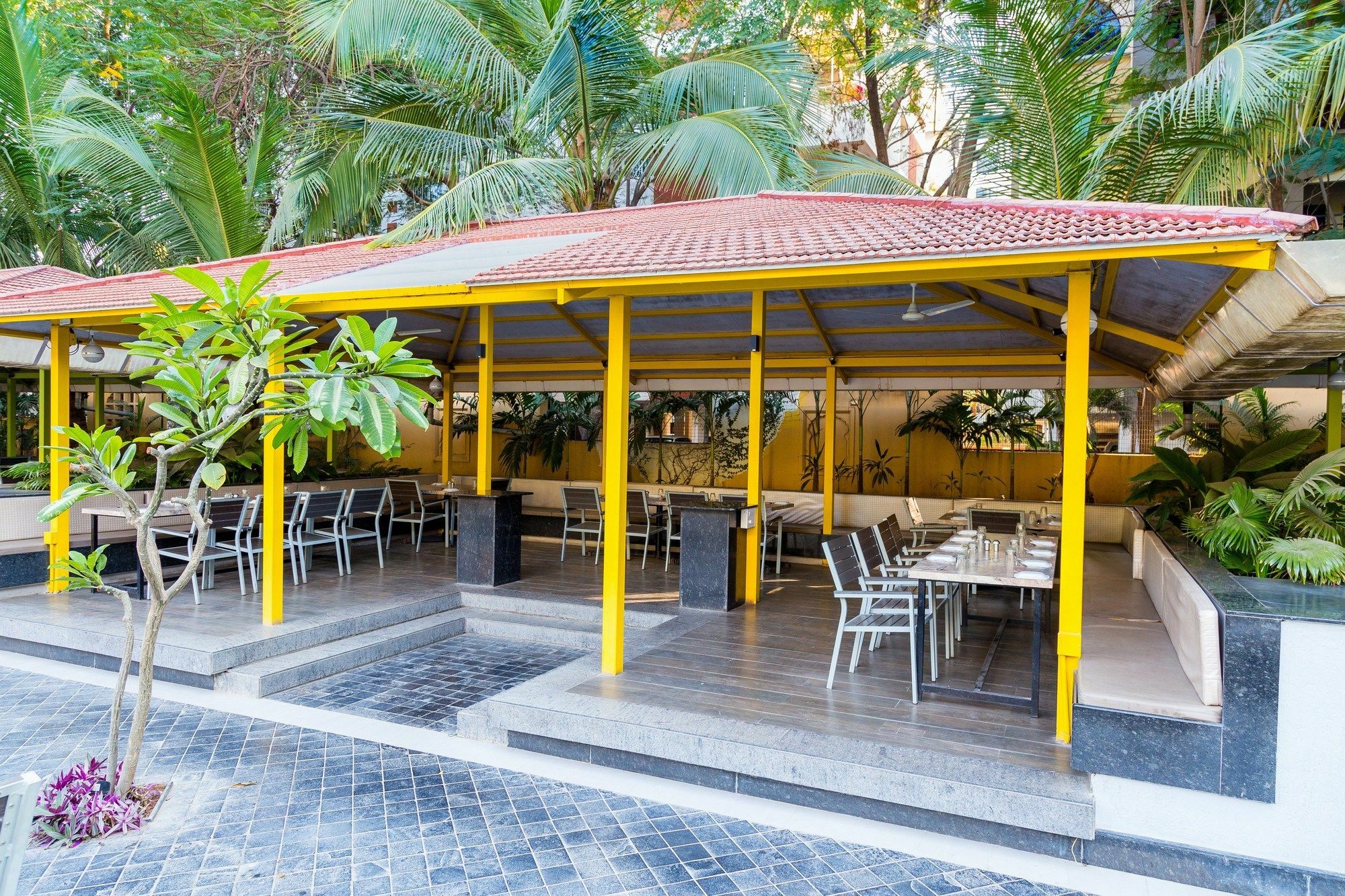 Collection O Hotel Rajwada Near The Pavillion Pune Bagian luar foto