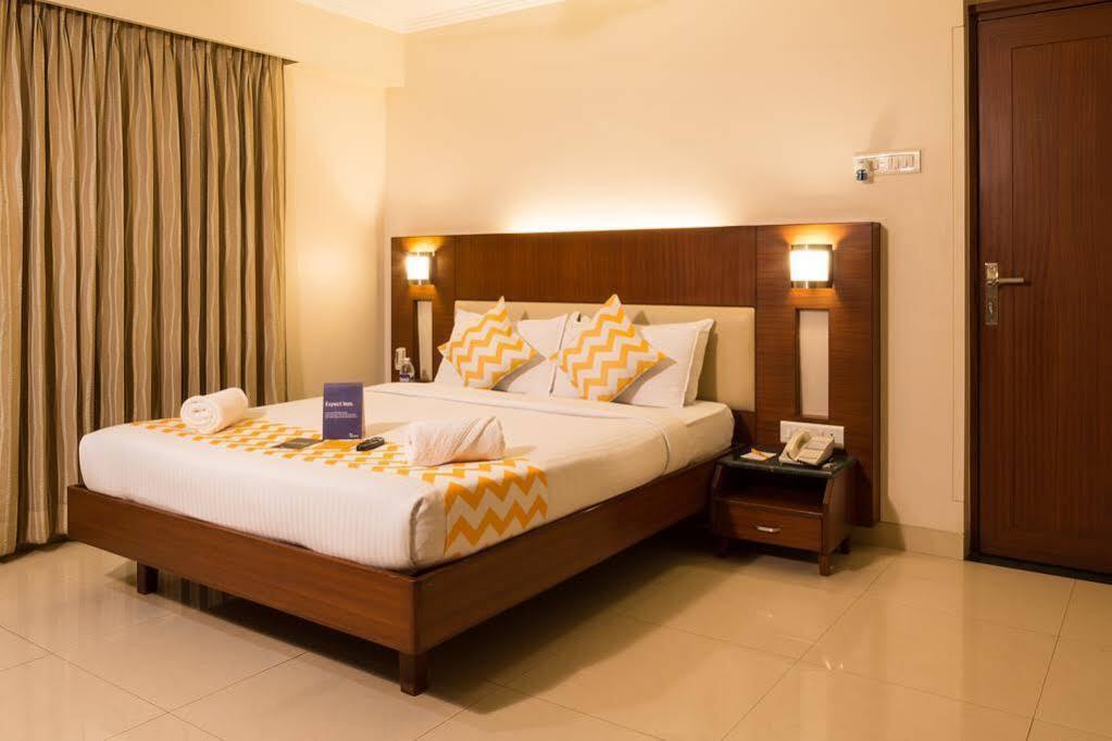 Collection O Hotel Rajwada Near The Pavillion Pune Bagian luar foto